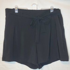 TORRID TIE FRONT CREPE MID SHORT 3X